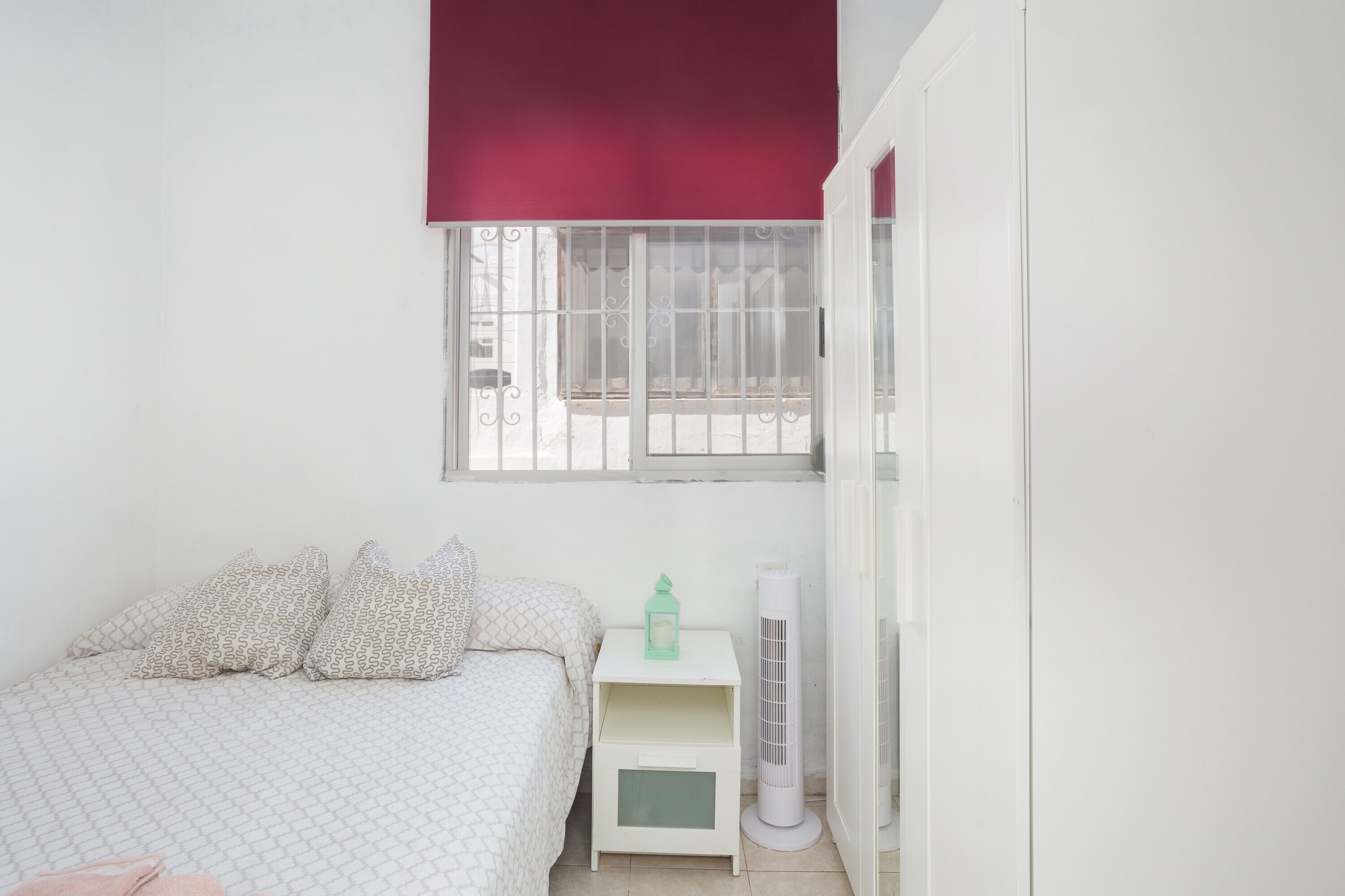 1 habitación, tabla de planchar con plancha, wifi gratis y ropa de cama 