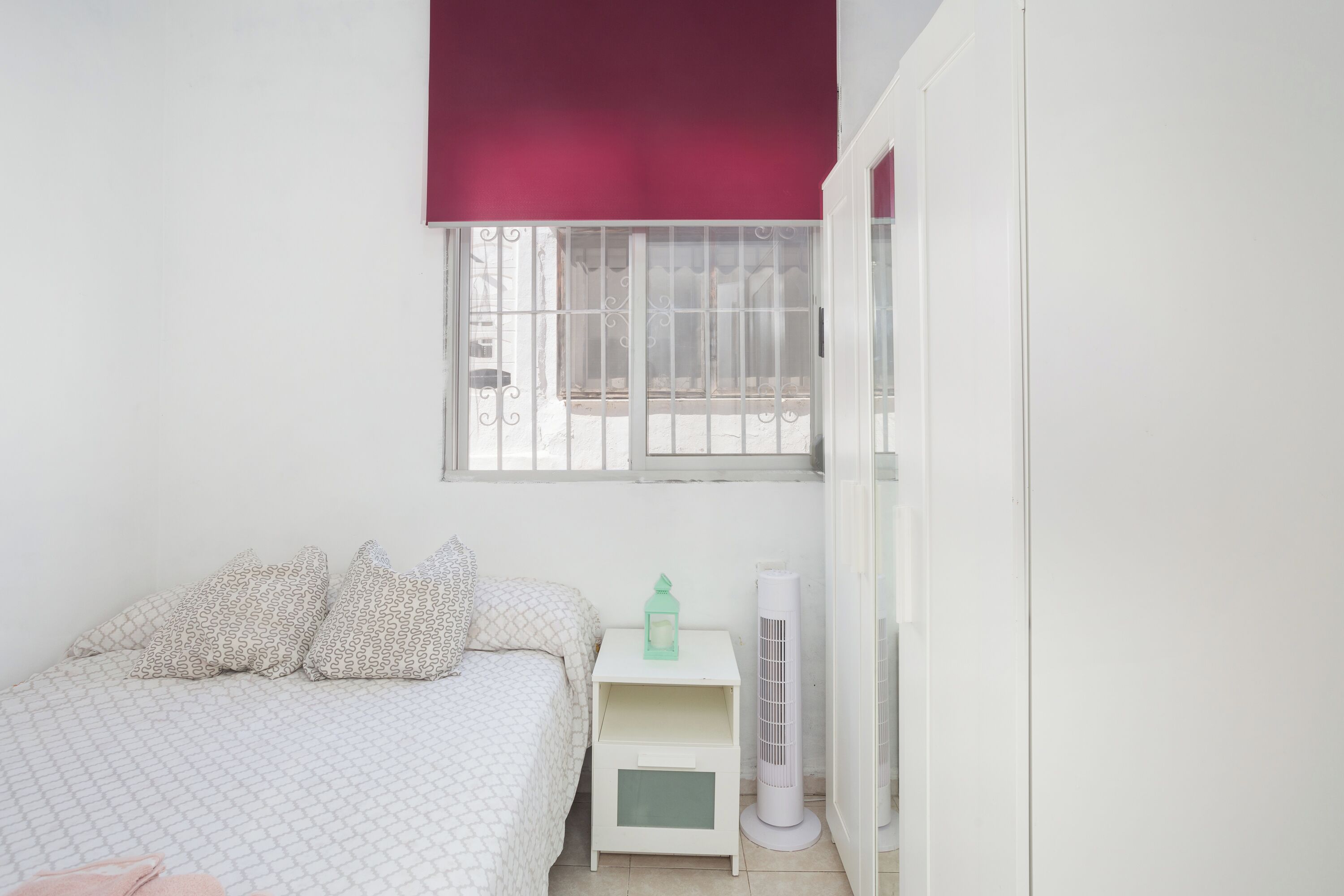 1 habitación, tabla de planchar con plancha, wifi gratis y ropa de cama 