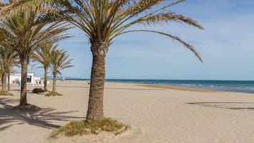Una spiaggia nelle vicinanze