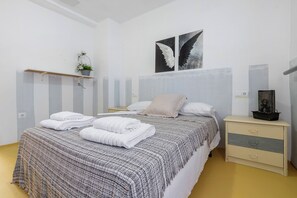 2 bedrooms, free WiFi, bed sheets - Holiday Home 'Ca Les Nines 2' with Mountain Views and Wi-Fi (El pinell de Brai Tarragona)
