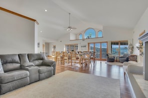 Smart TV, fireplace, DVD player, ping pong