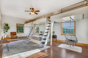 7 bedrooms, desk, travel cot, free WiFi