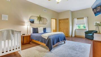 7 makuuhuonetta, työpöytä, vauvan matkasänky, ilmainen Wi-Fi