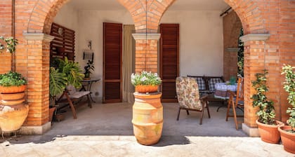 Holiday Home 'Casa San Francesco Rapolano' with Private Terrace, Private Garden and Wi-Fi