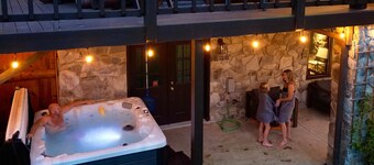 Reflection Ridge | Epic Mountain Cabin w/ Pickleball, Sauna, Theatre, Golf-Sim, Pond & Hot Tub