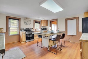 Fridge, microwave, oven, stovetop - Bald Eagle Lodge | Riverfront near Rail Trail • Kayaks + Pickleball Court (Cedar Run)