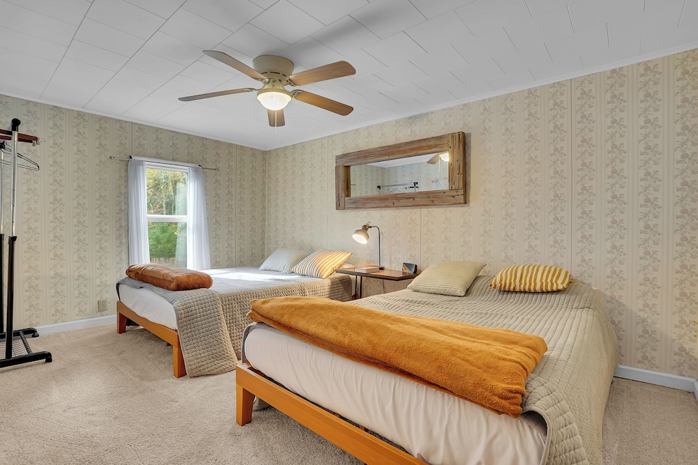 Bald Eagle Lodge | Riverfront near Rail Trail • Kayaks +