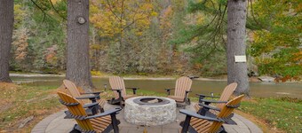 Bald Eagle Lodge | Riverfront near Rail Trail • Kayaks + Pickleball Court