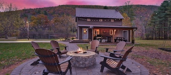 Bald Eagle Lodge | Riverfront near Rail Trail • Kayaks + Pickleball Court