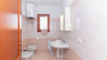 Douche, sĂšche-cheveux