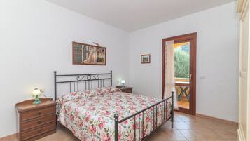 2 chambres, fer et planche Ă repasser