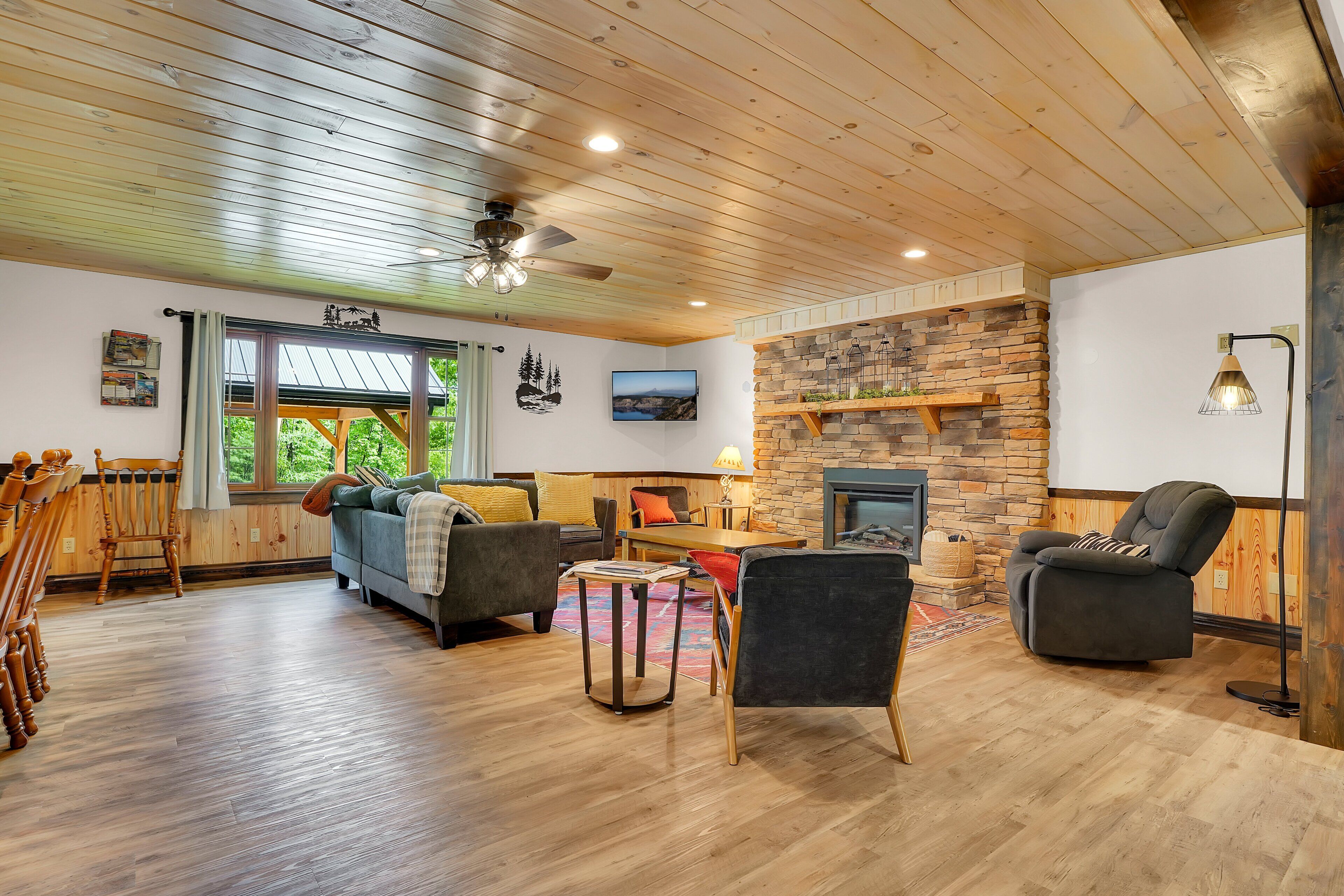 Smart TV, fireplace