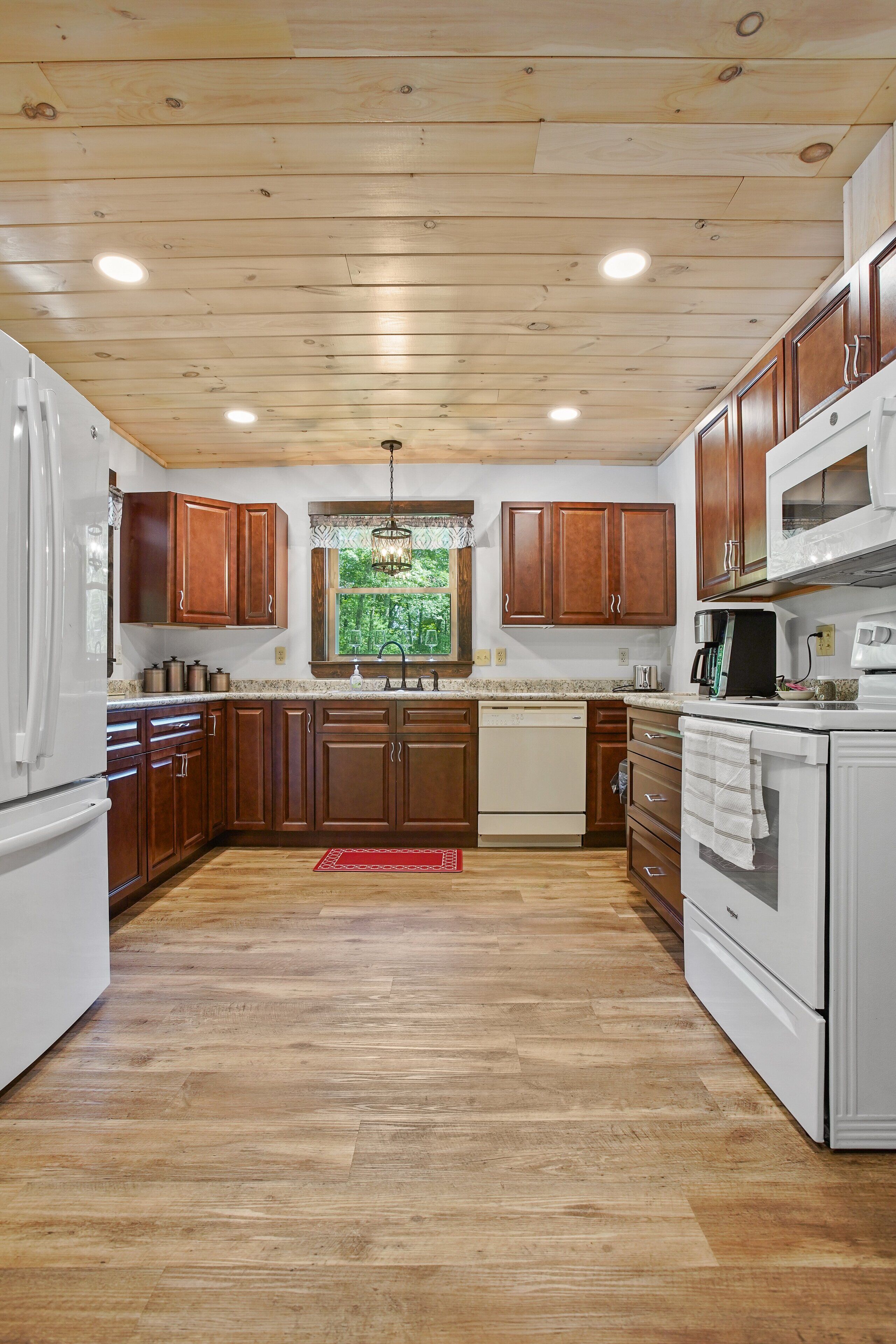 Frigorífic, microones, forn i placa de cuina 