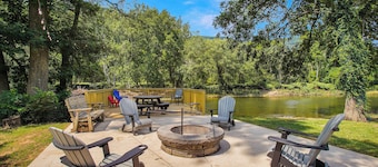Frog Hollow Lodge | Riverfront, Fire Pit + Kayaks!