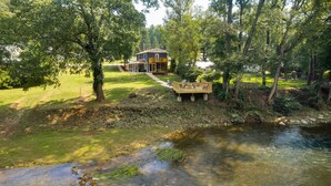 Property grounds - Frog Hollow Lodge | Riverfront, Fire Pit + Kayaks! (Jersey Shore)