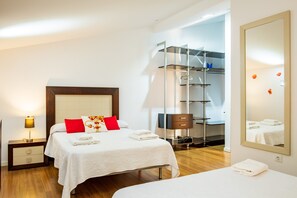 5 dormitorios, tabla de planchar con plancha, wifi gratis y ropa de cama