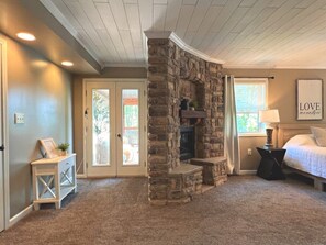 5 bedrooms, travel cot, WiFi, bed sheets