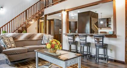 Maple Hill Lodge | Hot Tub + Views from Deck