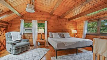 3 bedrooms, desk, iron/ironing board, travel crib