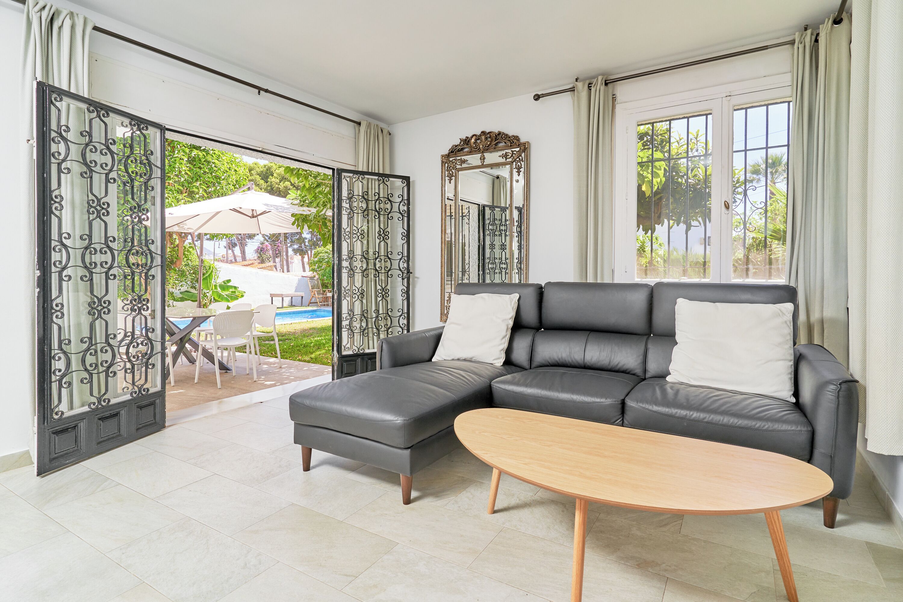 Télévision, cheminée