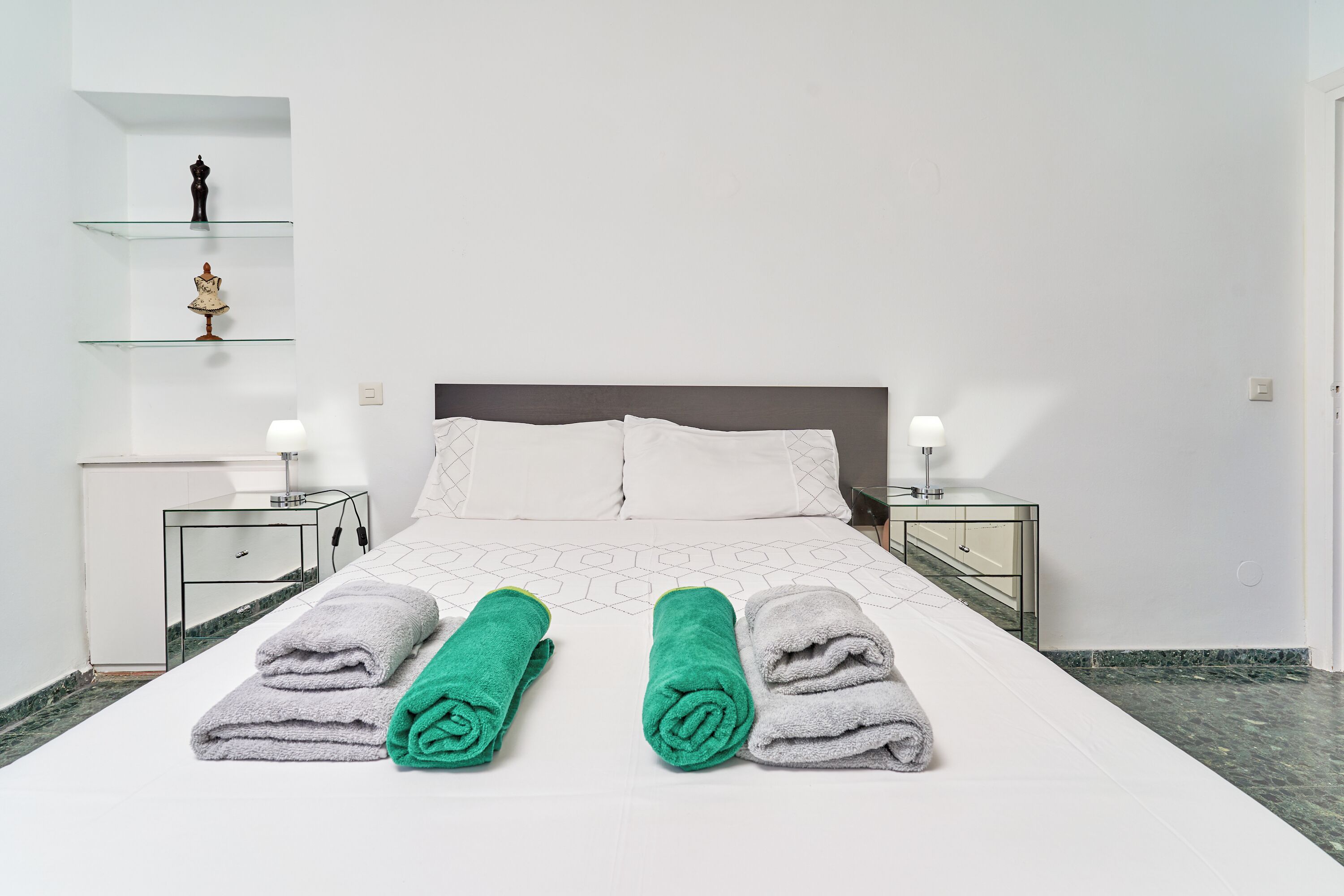 4 chambres, fer et planche à repasser, Wi-Fi gratuit, draps fournis