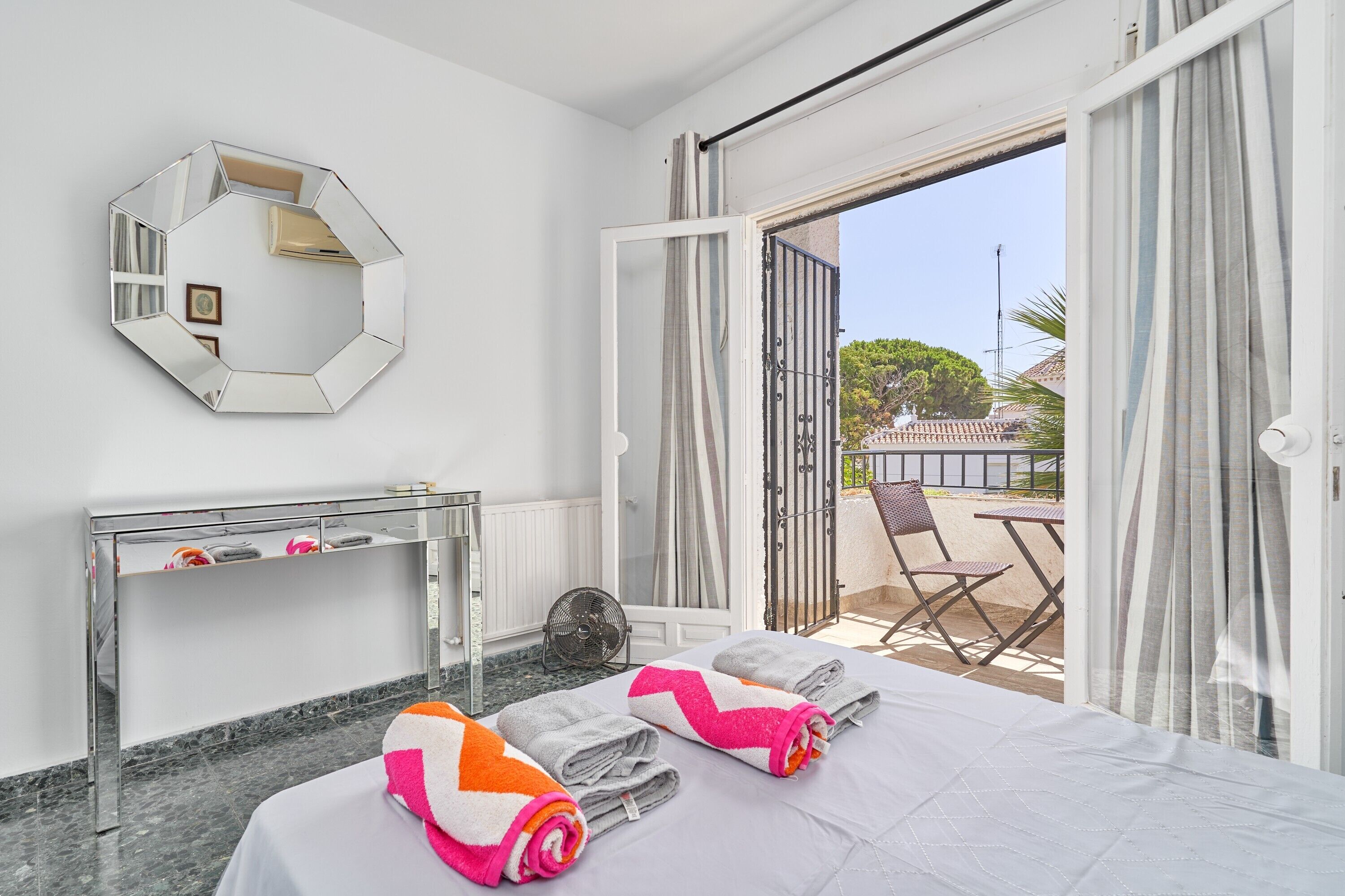 4 bedrooms, iron/ironing board, free WiFi, bed sheets