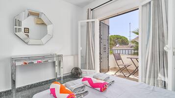 4 bedrooms, iron/ironing board, free WiFi, bed sheets