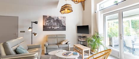 Fernseher, Tischtennisplatte