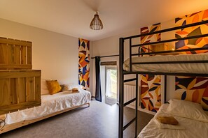 3 chambres, fer et planche à repasser, Wi-Fi gratuit, draps fournis