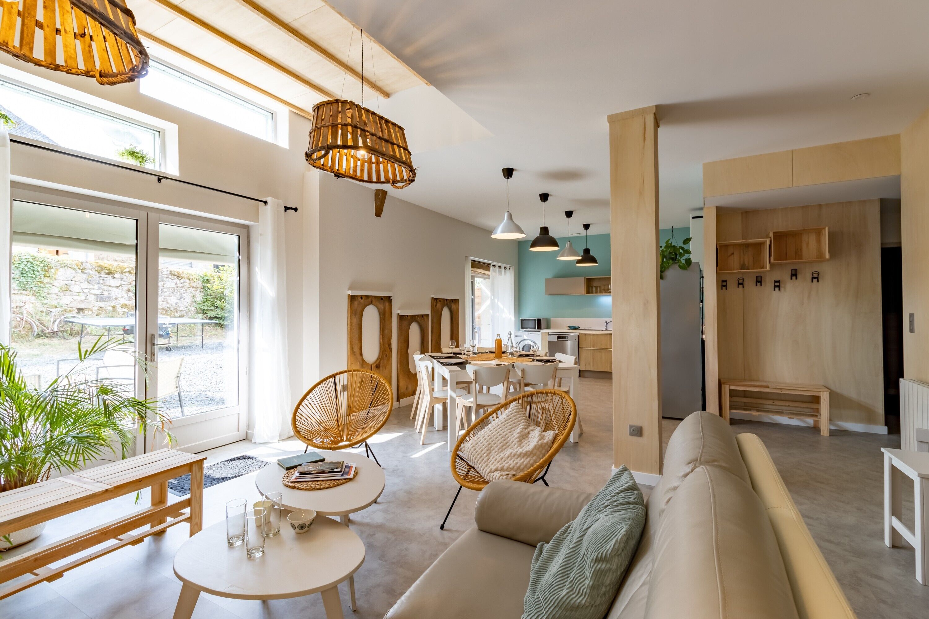 Fernseher, Tischtennisplatte