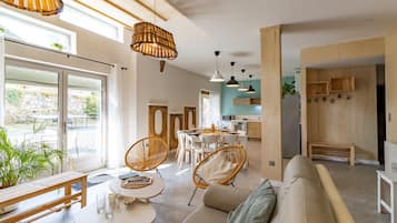 Fernseher, Tischtennisplatte