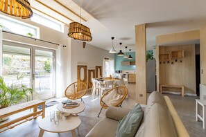 Fernseher, Tischtennisplatte