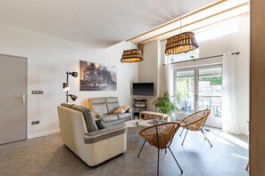 Televisión, mesa de ping pong