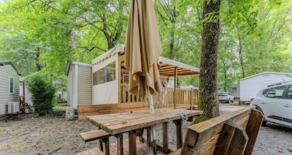 Mobile Home 'Ohara 2 Chambres' with Shared Pool, Private Terrace and Air Conditioning
