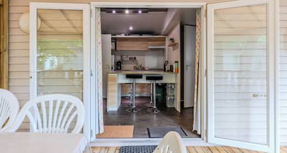 Mobile Home 'Ohara 2 Chambres' with Shared Pool, Private Terrace and Air Conditioning