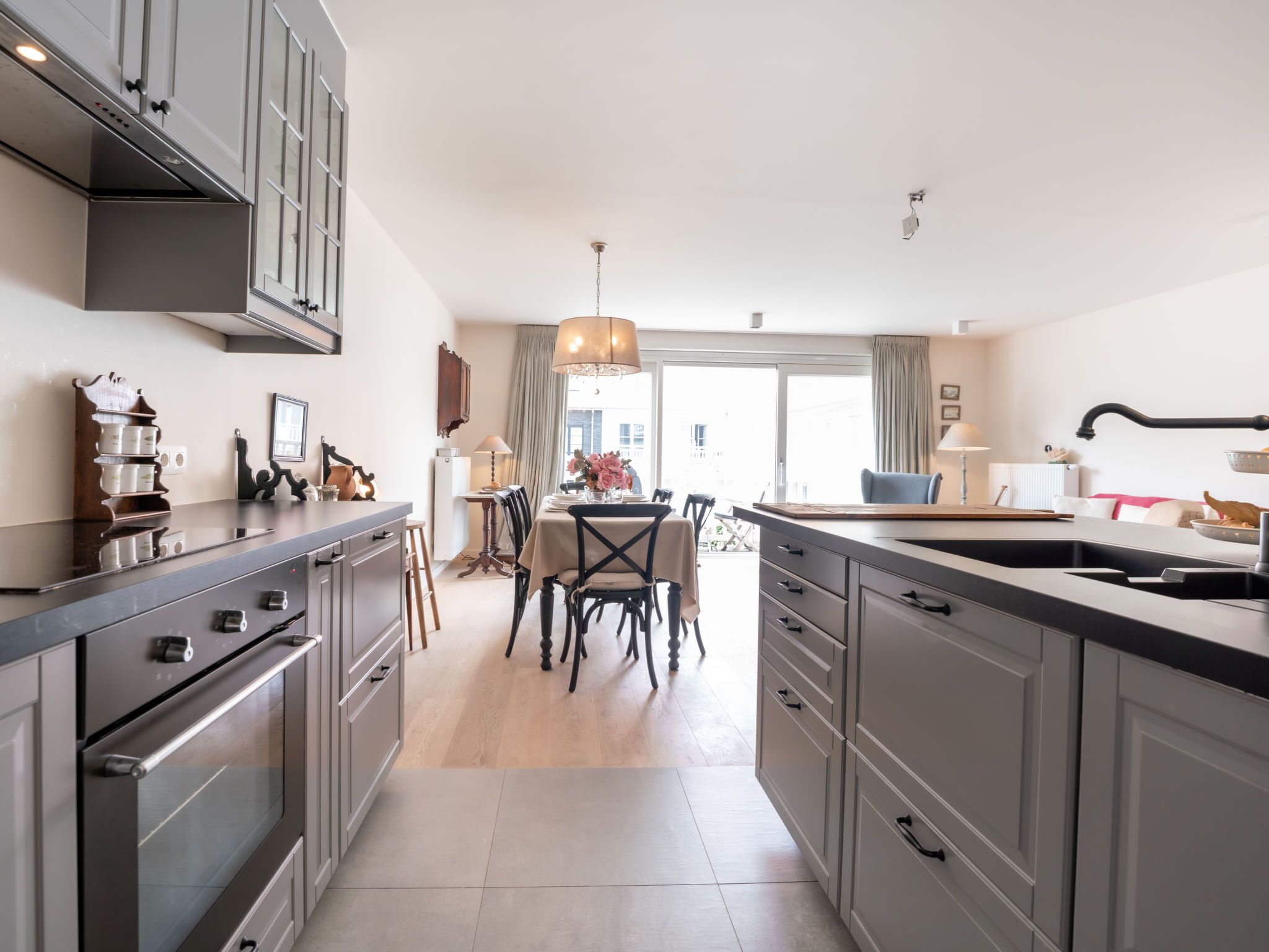 Geladeira, micro-ondas, fogão, lava-louças