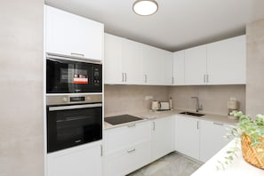 Fridge, microwave, oven, coffee/tea maker