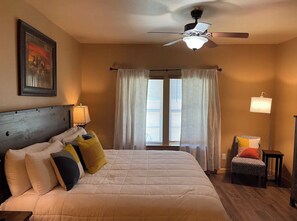 2 室のベッドルーム、アイロン / アイロン台、WiFi、ベッドシーツ