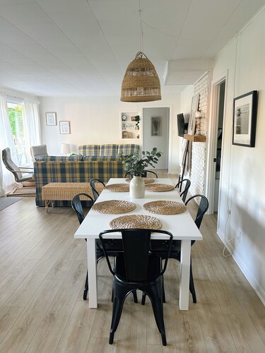 Family friendly cottage, centrally located, w/large yard- minutes from the water