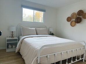 3 bedrooms, desk, iron/ironing board, travel cot