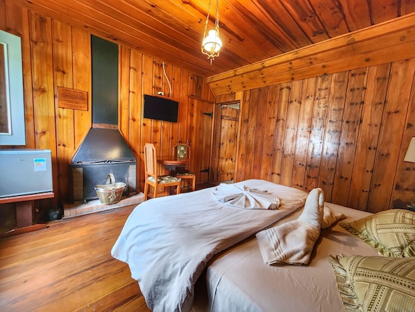 Deluxe Double Room | Bed sheets - Pousada Filosófica (Campos do Jordão)