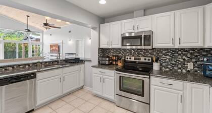 Family Fun-5B -Heated Modern Pool- Game Room - 2 Mins Beach-Short Orlando Drive