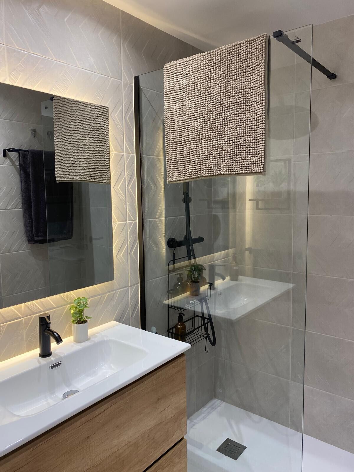 Shower, towels