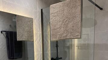 Shower, towels