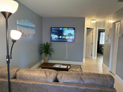 Coastal Breeze -2-bedroom apartment , in fabulous West Palm Beach