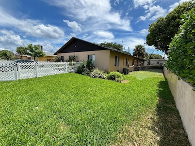 Coastal Breeze -2-bedroom apartment , in fabulous West Palm Beach