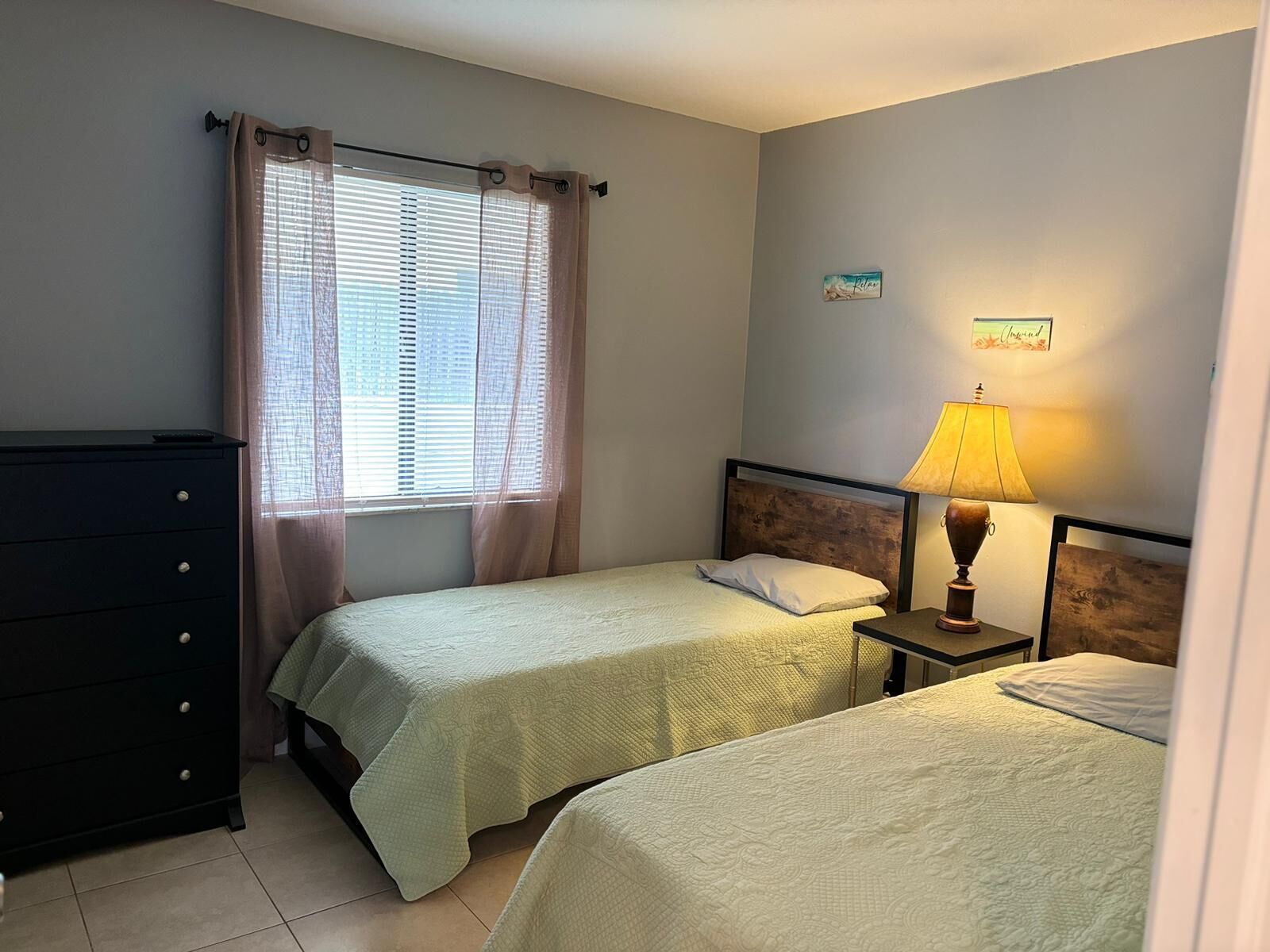 2 dormitorios, tabla de planchar con plancha, wifi y ropa de cama