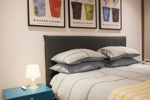 3 bedrooms, iron/ironing board, WiFi, bed sheets - Stunning 3 bedroom Architectural Gem (Watsons Bay)