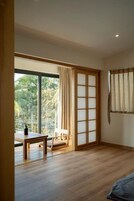 尊荣双人房 | 高档床上用品、免费 WiFi、床单