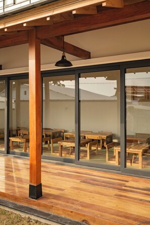 Free daily local cuisine breakfast - Hajime Homestay (Hue)